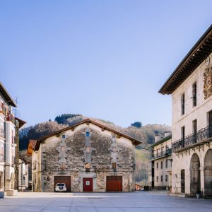 plaza ayuntamiento berastegi